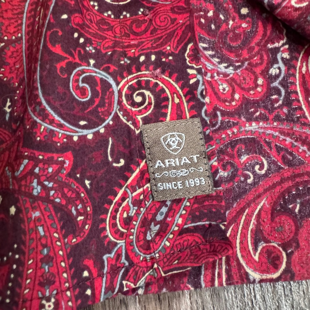 Ariat Mens Paisley Long Sleeve Button Down Shirt Red Burgundy Western Medium - Picture 3 of 8